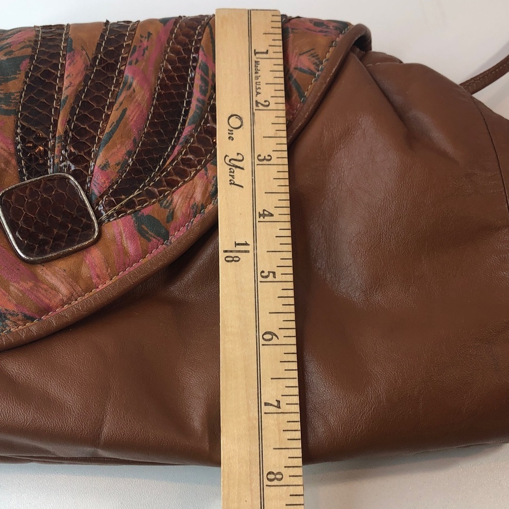 Vintage Chic Brown Shoulder Bag with Artistic Flap - Picture 9 of 13